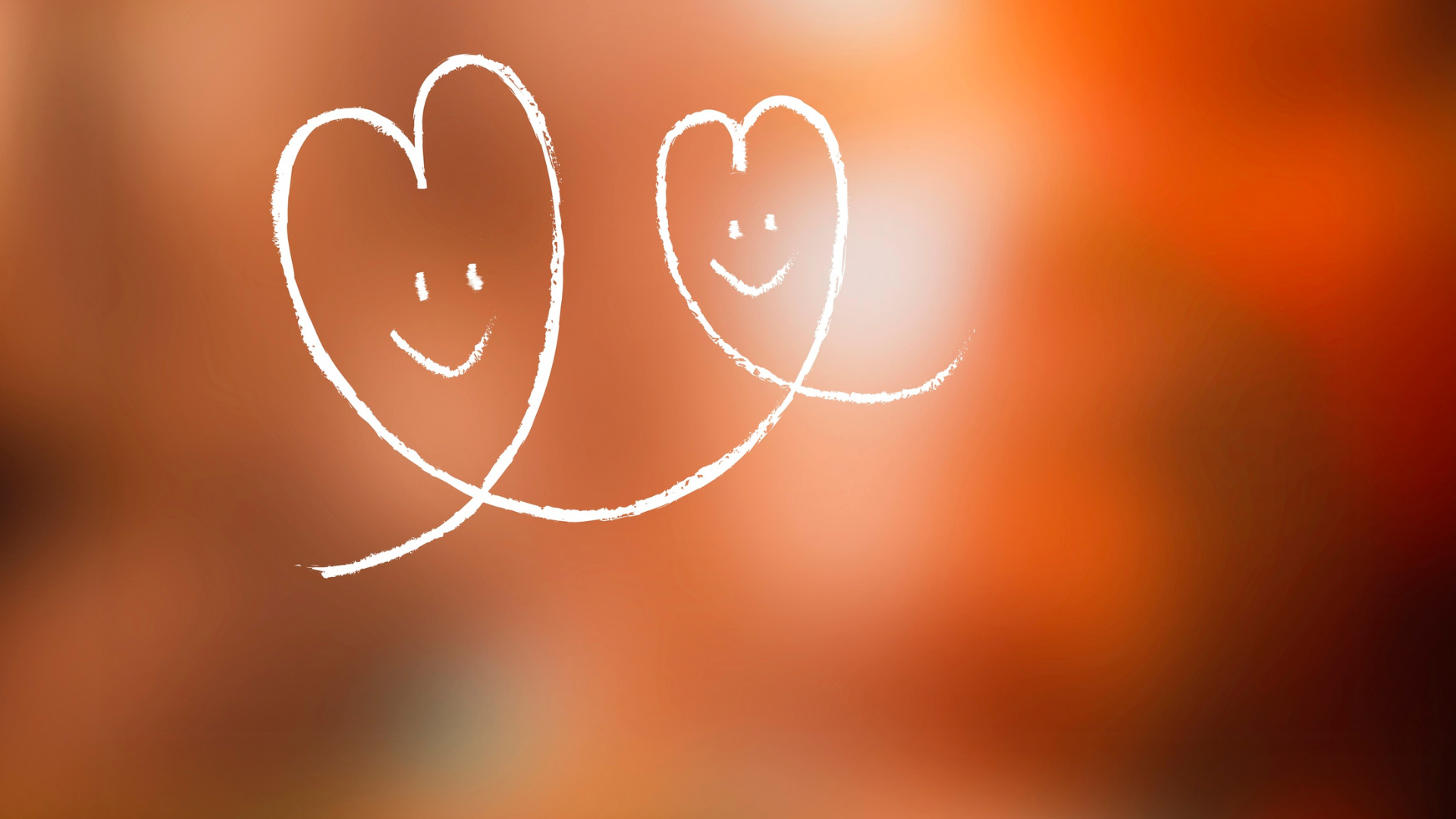 Kaksi ihmistä halaa toisiaan.