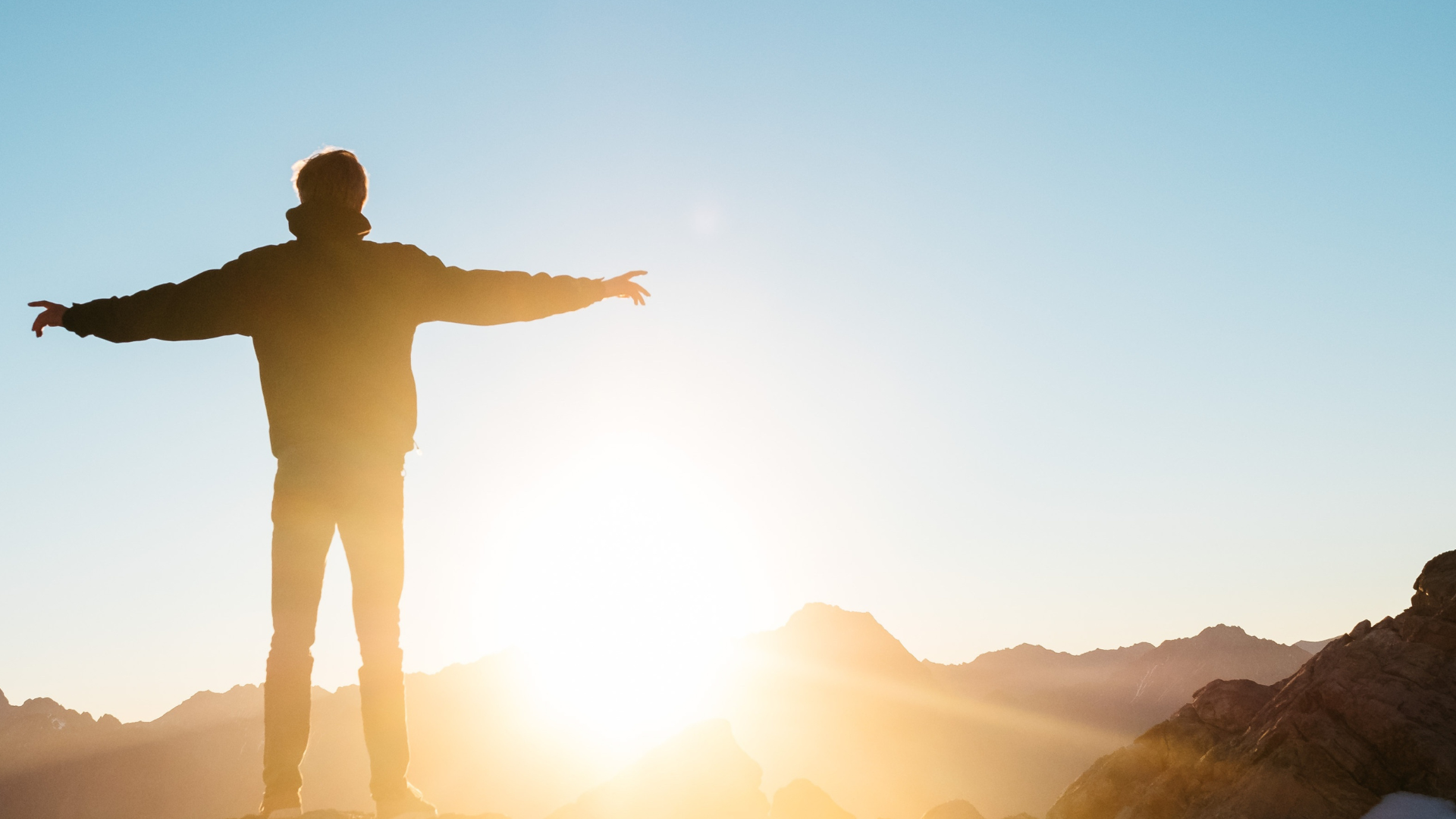 Värikkäitä tuoleja rinnakkain